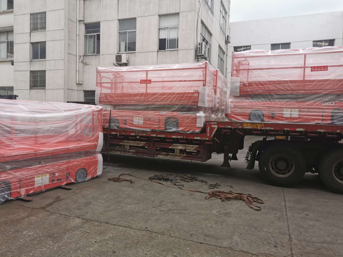 自行剪叉式高空作業(yè)平臺 自行剪叉式高空作業(yè)平臺